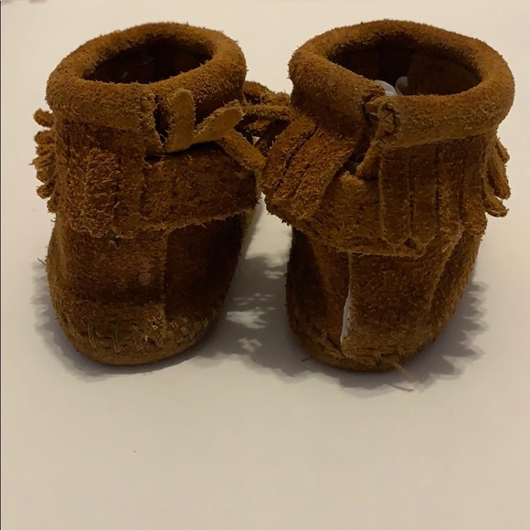 Baby Minnetonka moccasins with fringe - Picture 3 of 5